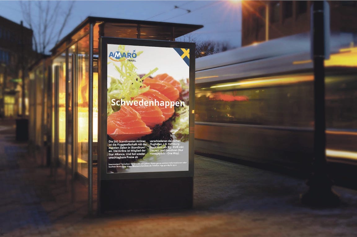 AMARO Travel Brand Plakat an Haltestelle